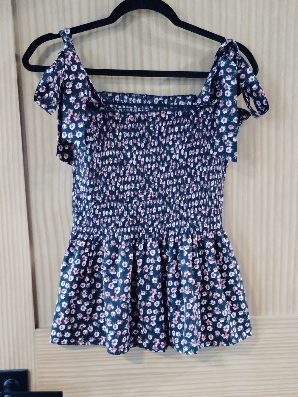 L Smocked Floral Tie-Shoulder Women's Top - Black with Pink Flowers